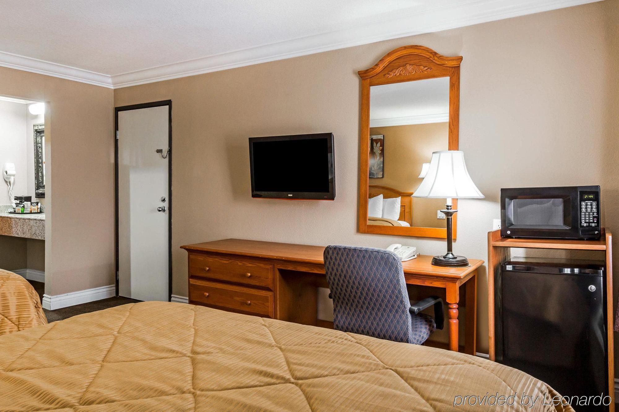 Quality Inn & Suites Atlanta Airport South Колледж Парк Экстерьер фото